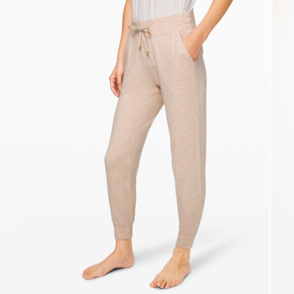 NWT Lululemon Warm Down Jogger *Soft Touch Heathered Cashew - Picture 7 of 9